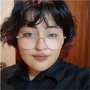 Estudiante de artea dispuesta a ayudar a otros